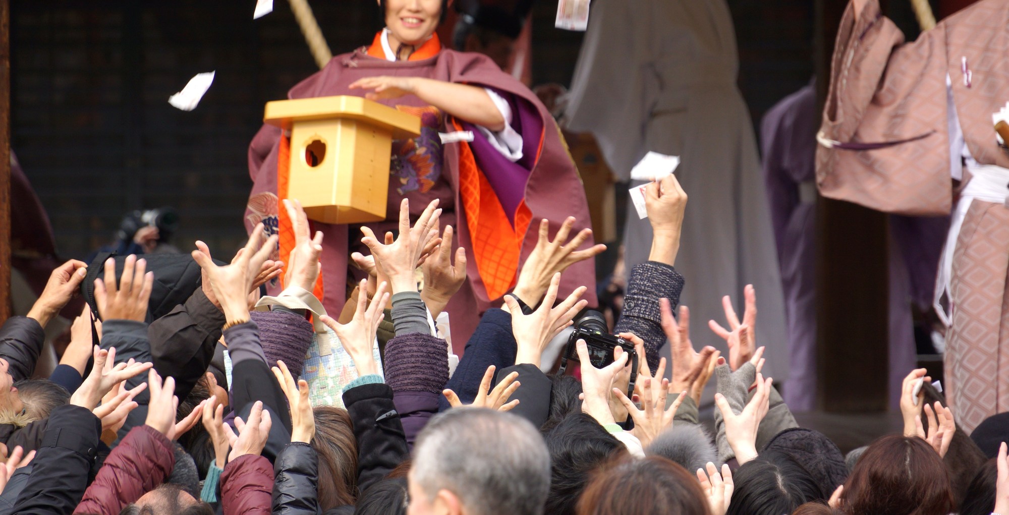 八坂神社　豆まき